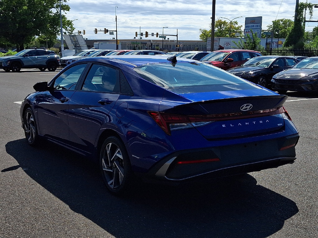 Certified 2025 Hyundai Elantra SEL FWD image 5