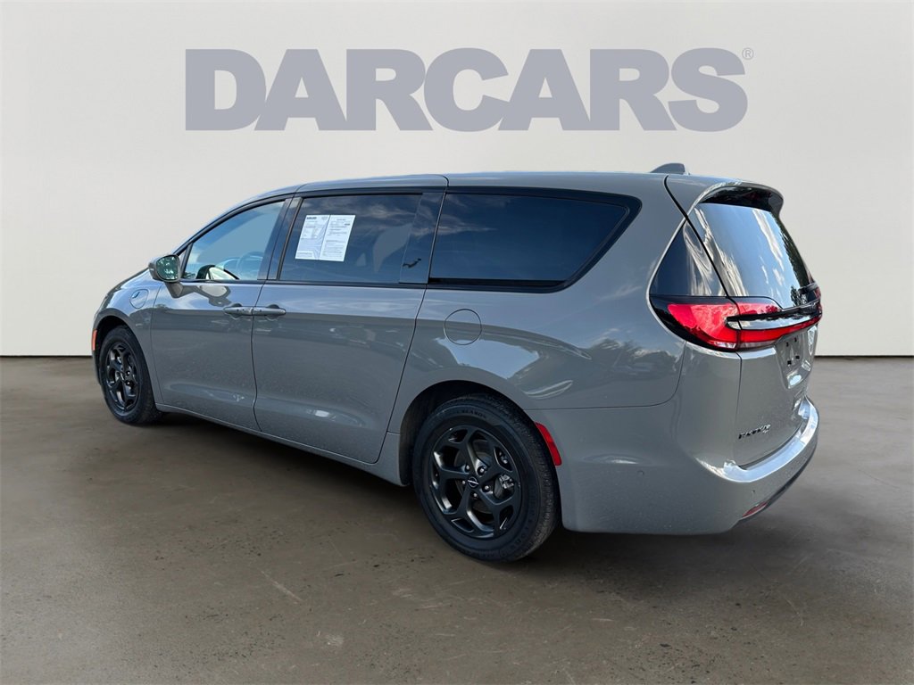 Used 2022 Chrysler Pacifica Limited w/ Uconnect Theater Family Group image 5