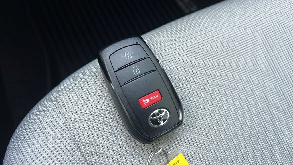 Certified 2026 Toyota Corolla Cross LE FWD image 27