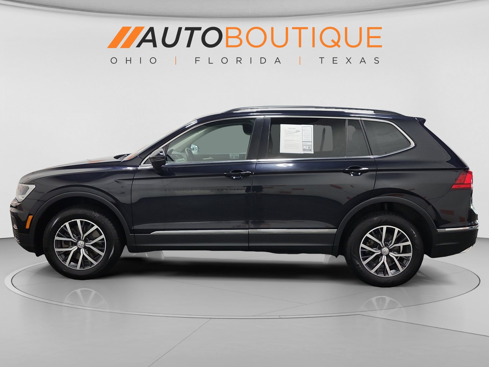 Used 2020 Volkswagen Tiguan SE w/ Panoramic Sunroof Package AWD/4WD image 2