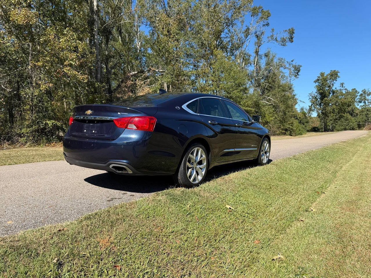 Used 2017 Chevrolet Impala Premier FWD image 7
