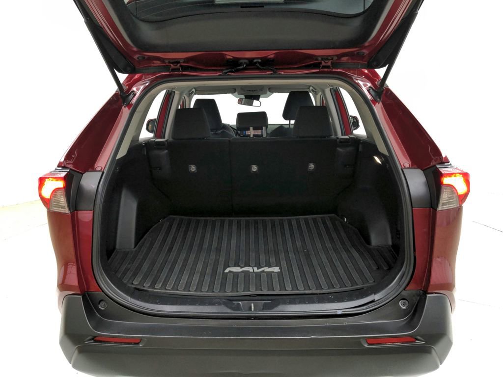 Used 2022 Toyota RAV4 LE AWD/4WD image 33