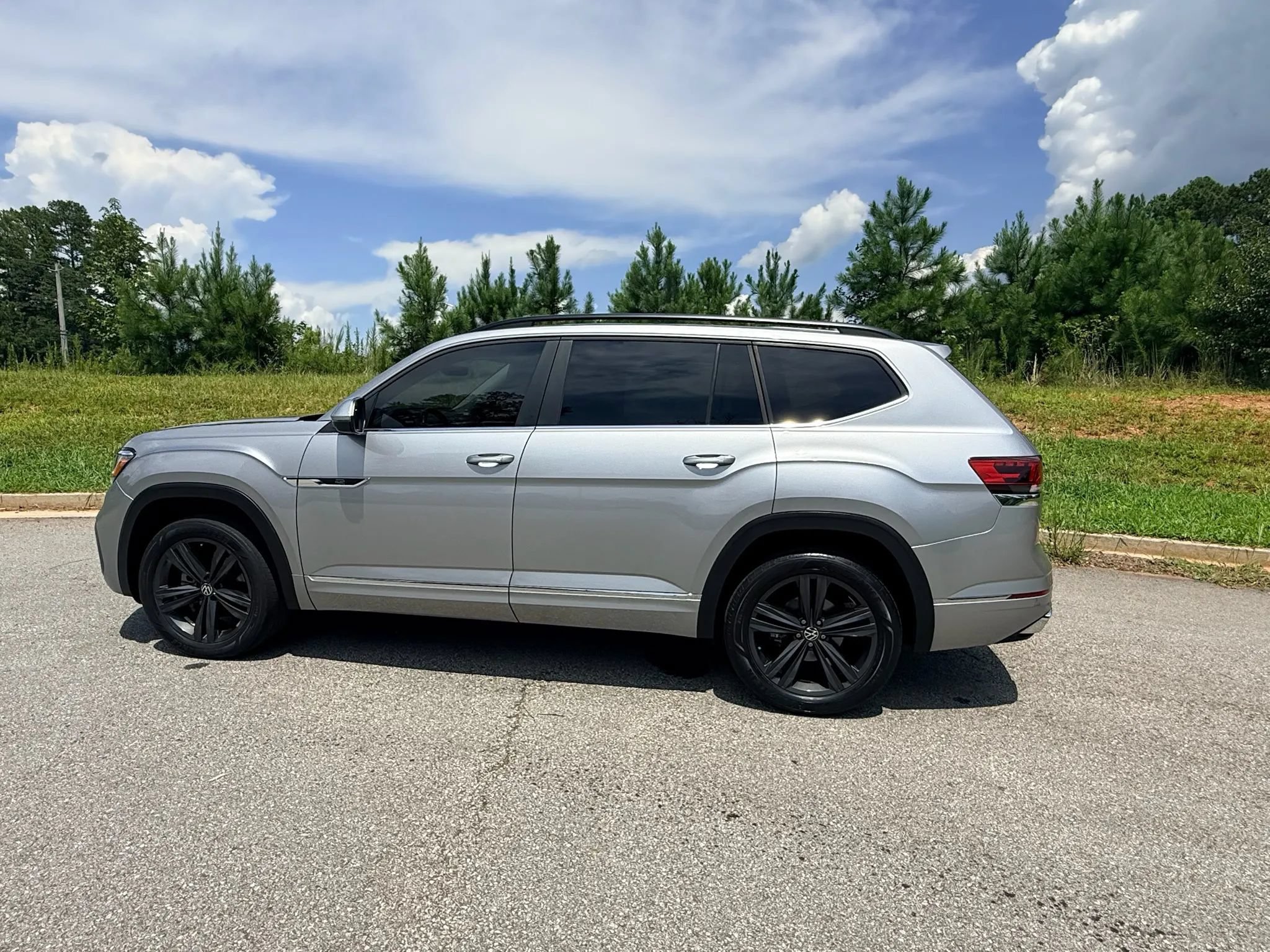 Used 2021 Volkswagen Atlas SE w/ Panoramic Sunroof Package FWD image 6