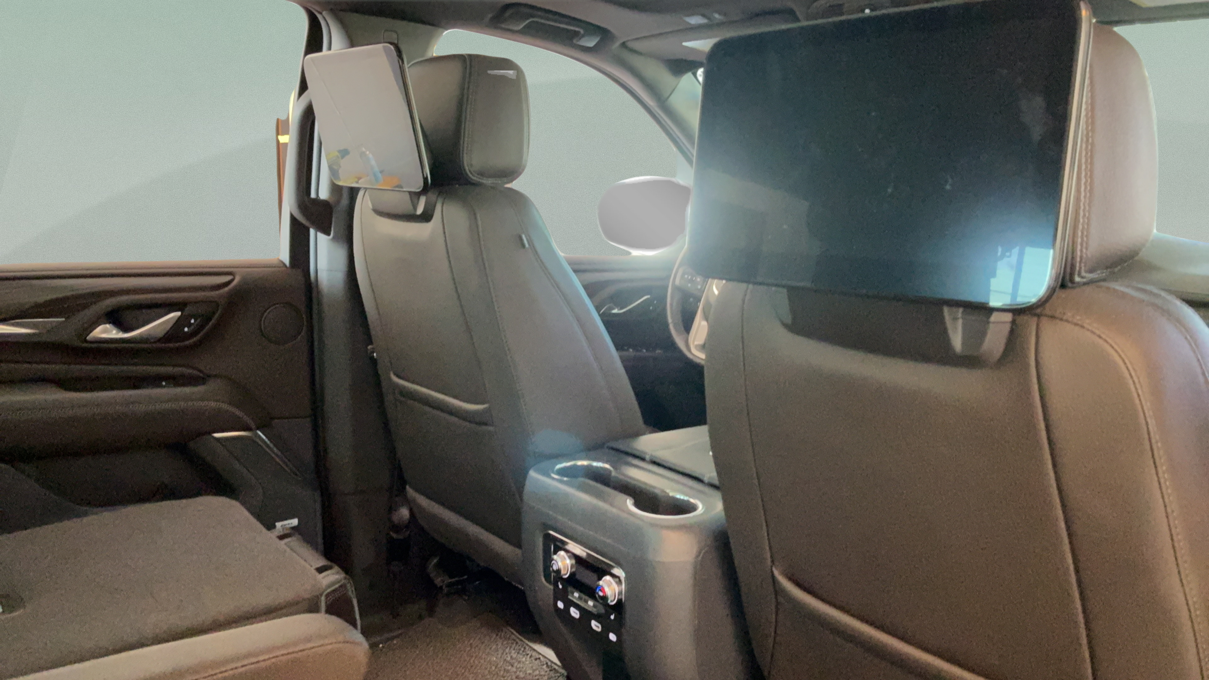 Used 2024 GMC Yukon Denali w/ Advanced Technology Package AWD/4WD image 43