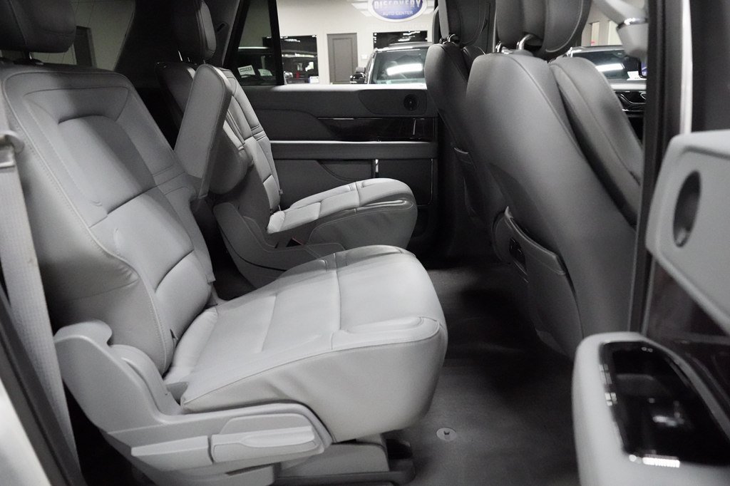 Used 2019 Lincoln Navigator L Select RWD image 27