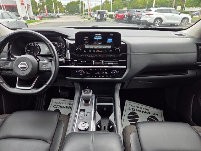 Used 2025 Nissan Pathfinder SL AWD/4WD image 13