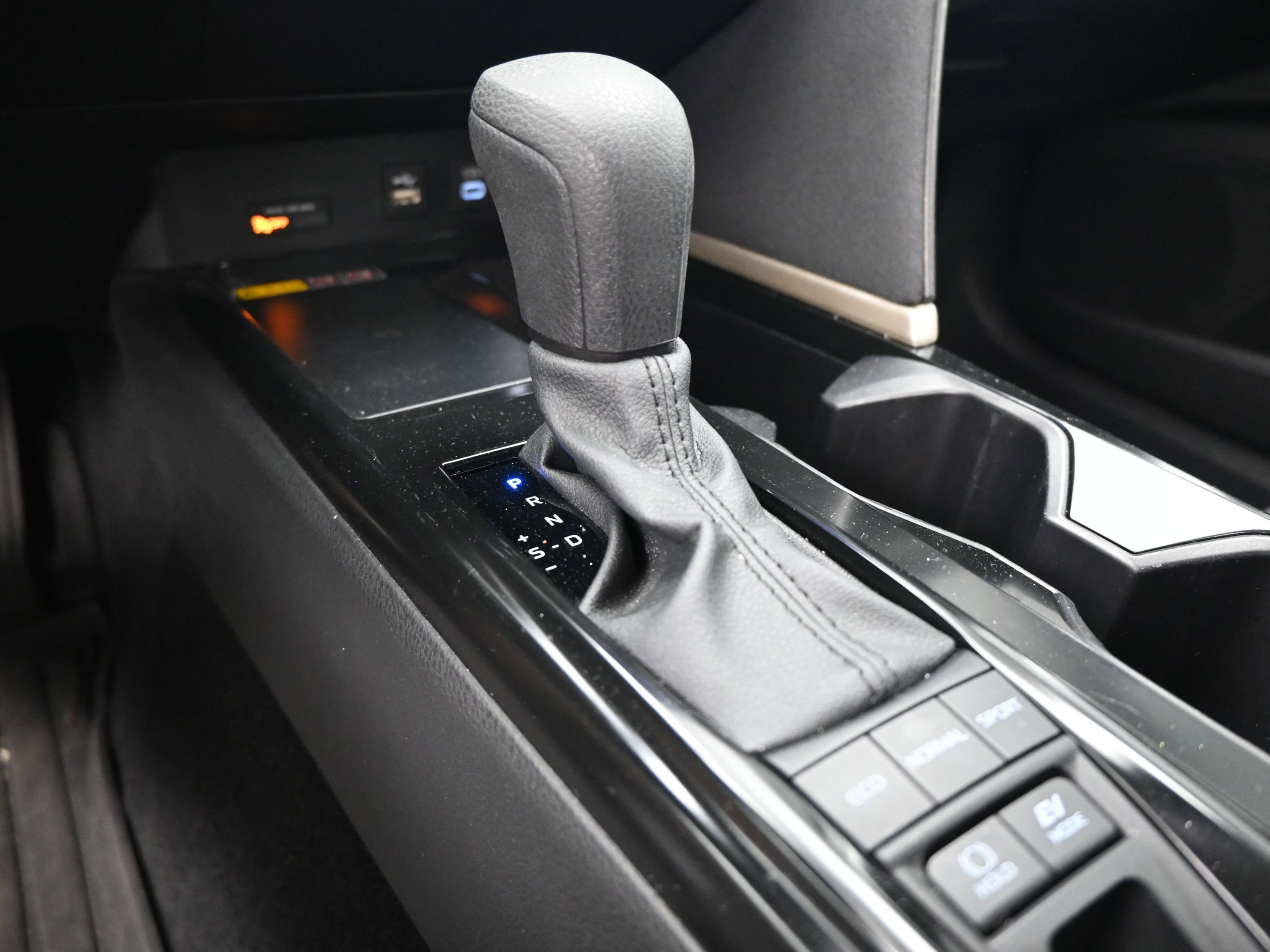 Used 2025 Toyota Camry LE w/ Convenience Package image 15