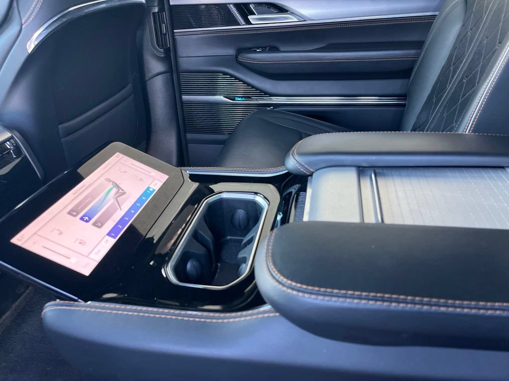Certified 2022 Jeep Grand Wagoneer Series III w/ Rear Seat Video Group 1 AWD/4WD image 27