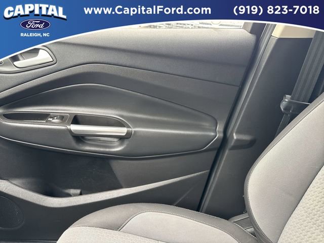 Used 2017 Ford Escape SE w/ SE Cold Weather Package AWD/4WD image 28