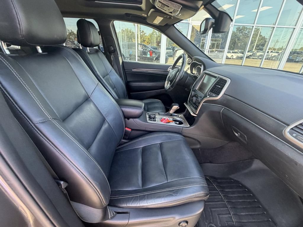Used 2017 Jeep Grand Cherokee Limited AWD/4WD image 10