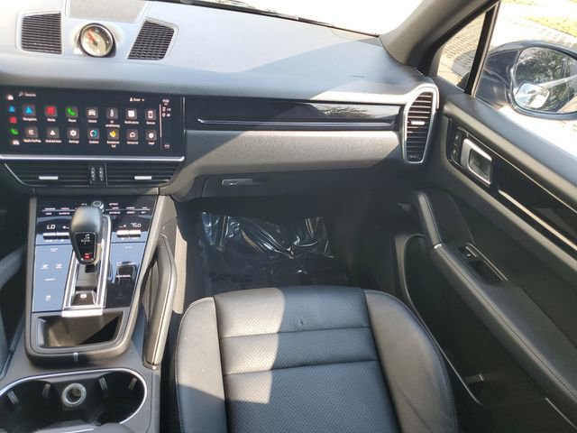 Used 2022 Porsche Cayenne Platinum Edition image 38
