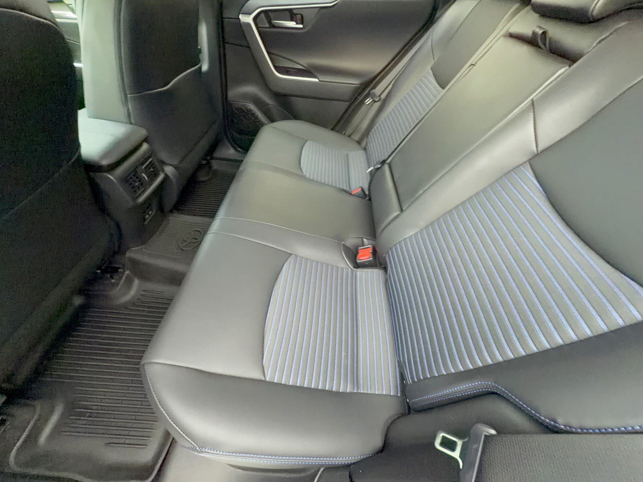 Used 2023 Toyota RAV4 XSE AWD/4WD image 25