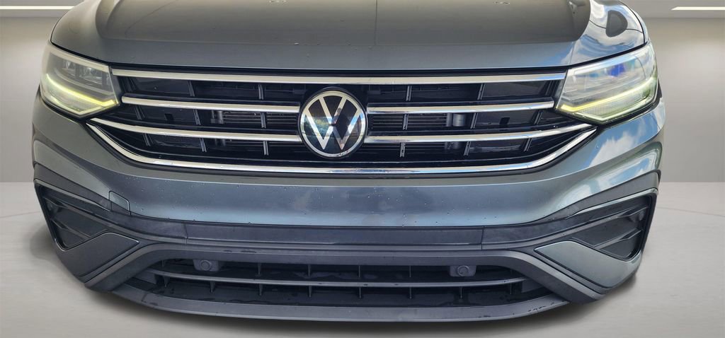 Used 2022 Volkswagen Tiguan SE FWD image 2