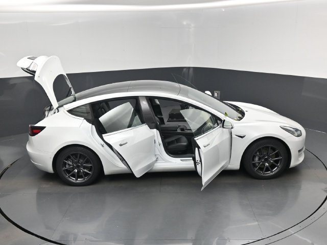 Used 2020 Tesla Model 3 Standard Range RWD image 18