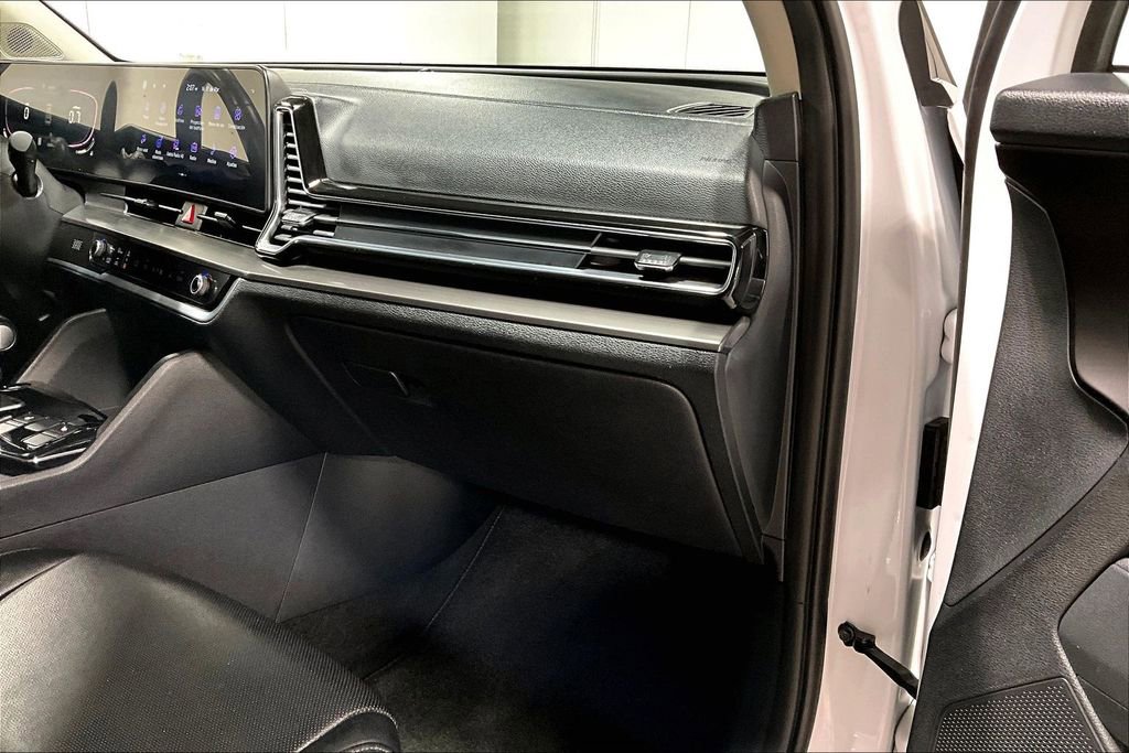 Used 2024 Kia Sportage EX image 19
