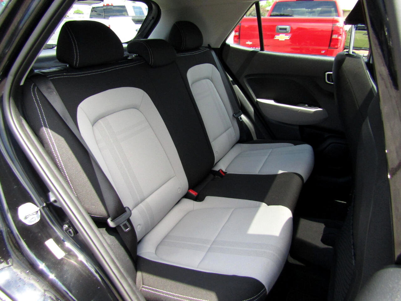 Used 2024 Hyundai Venue SEL image 25