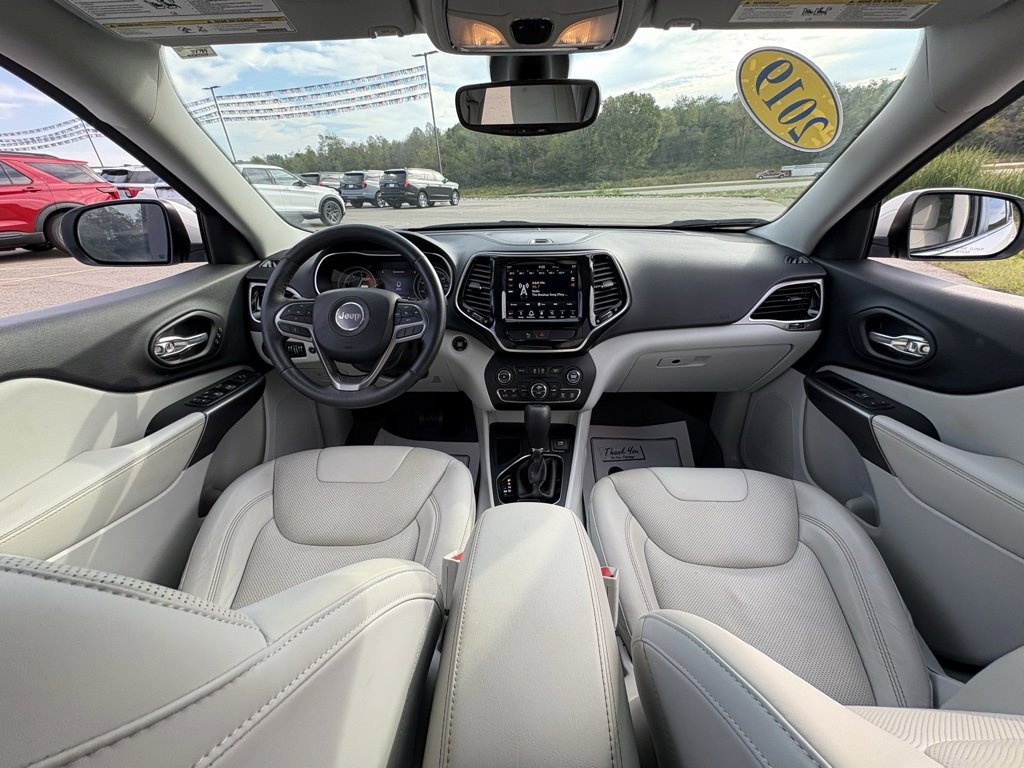 Used 2019 Jeep Cherokee Limited image 31