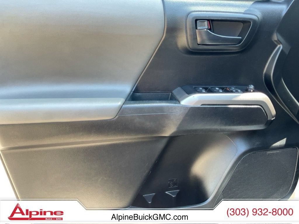 Used 2022 Toyota Tacoma SR5 AWD/4WD image 19