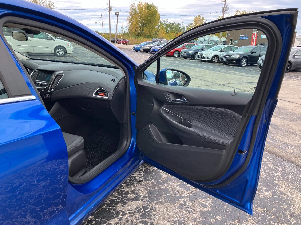 Used 2017 Chevrolet Cruze LT w/ Convenience Package image 13