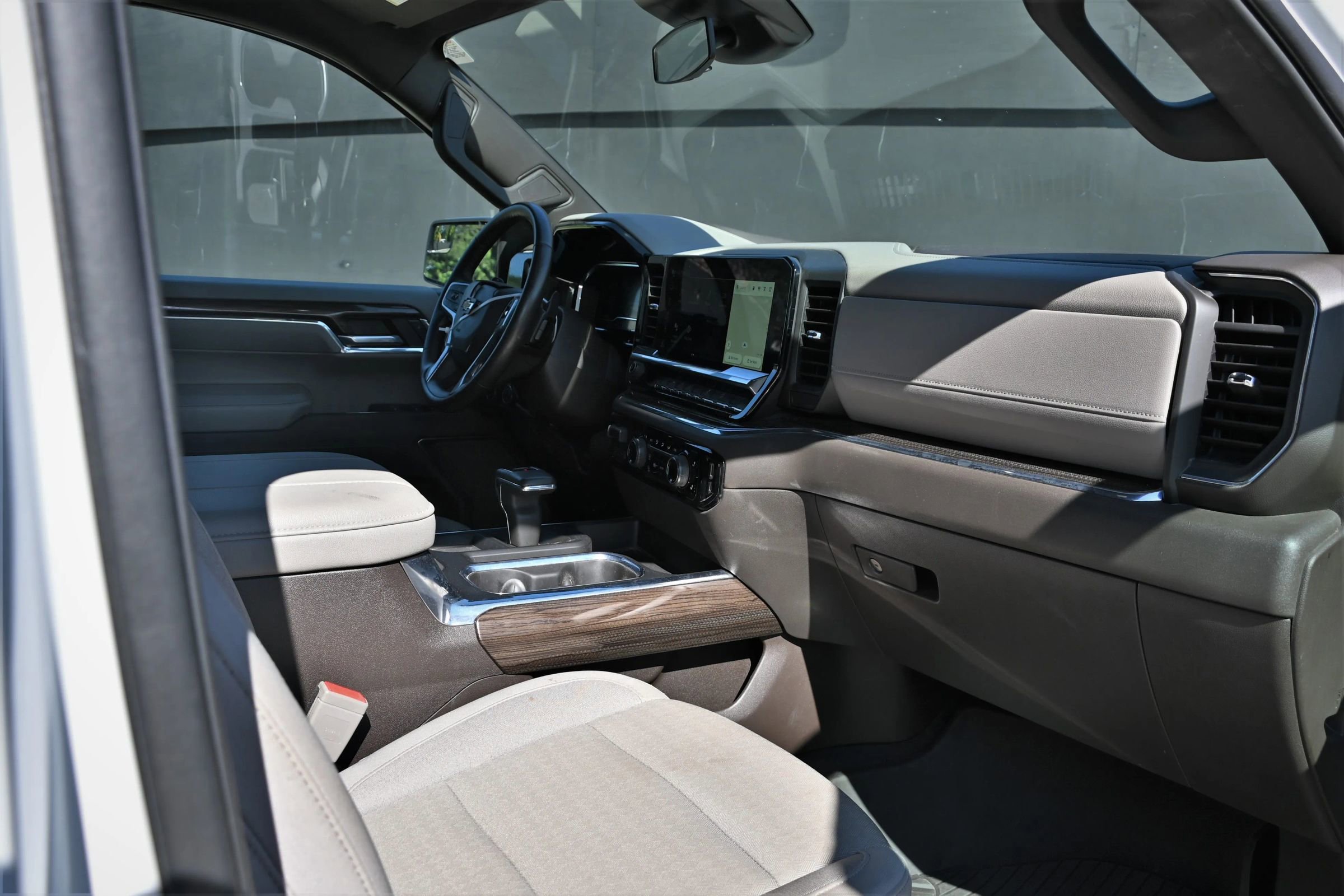 Used 2024 Chevrolet Silverado 1500 LT w/ Z71 Off-Road Package image 16