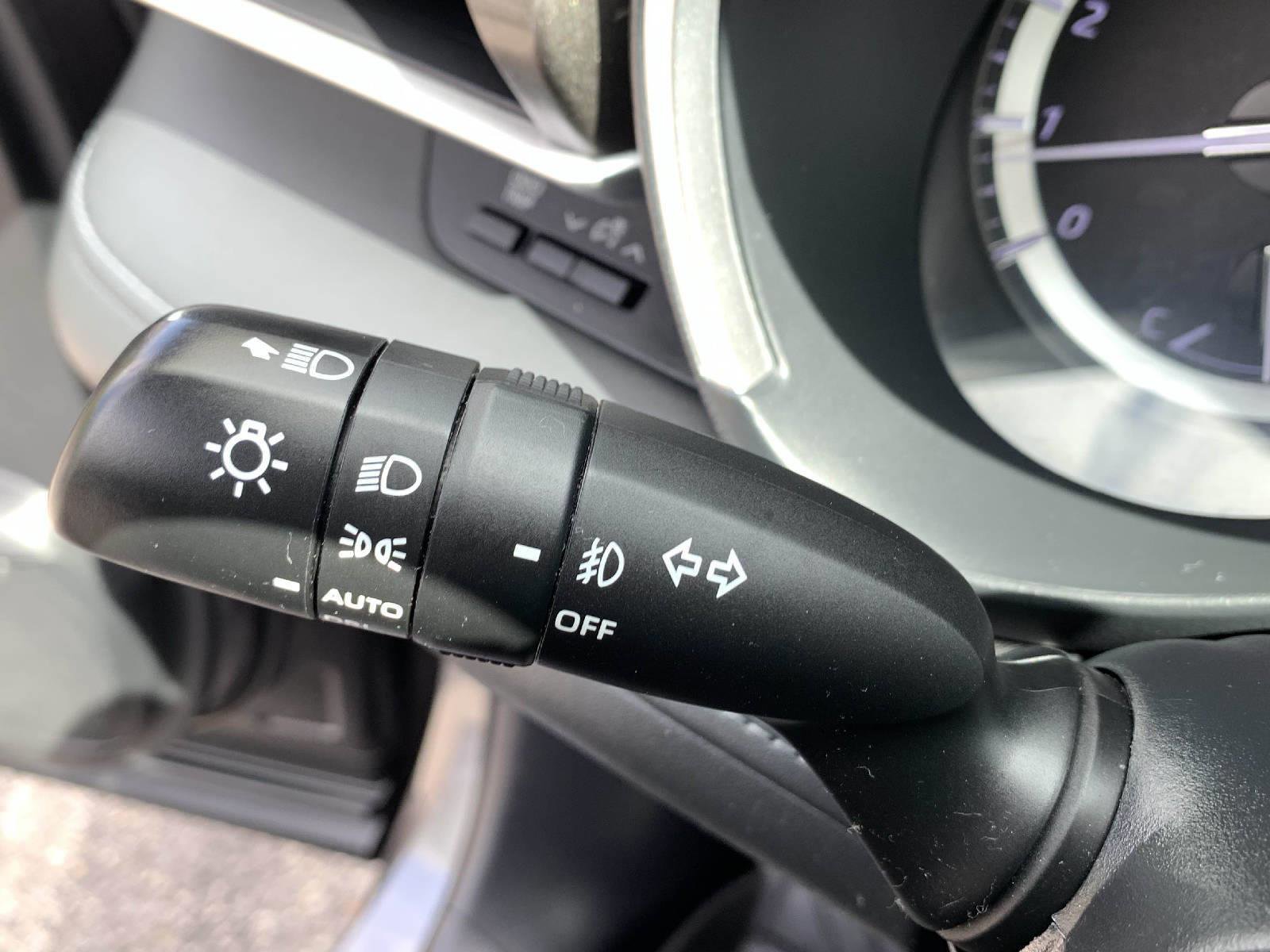 Used 2022 Toyota Highlander XLE AWD/4WD image 17