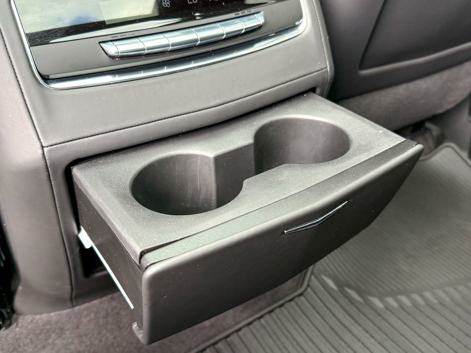 Certified 2022 Cadillac Escalade Premium Luxury Platinum w/ Heavy-Duty Trailer Package image 38