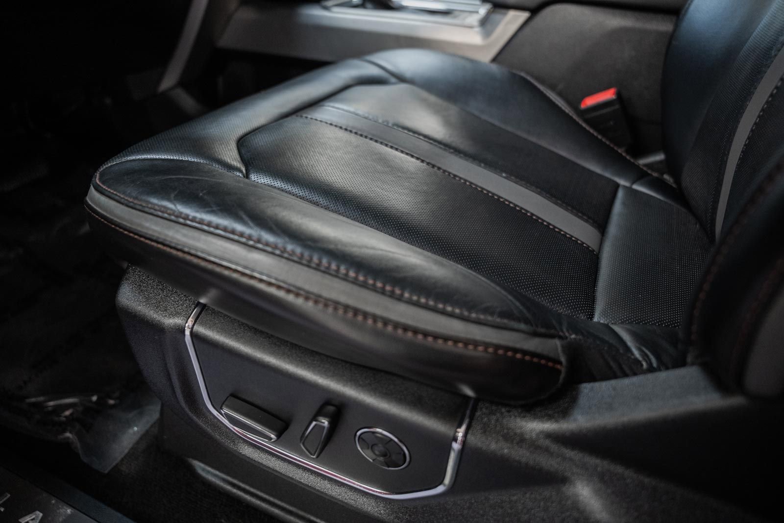 Certified 2018 Ford F150 Platinum w/ Equipment Group 701A Luxury image 44