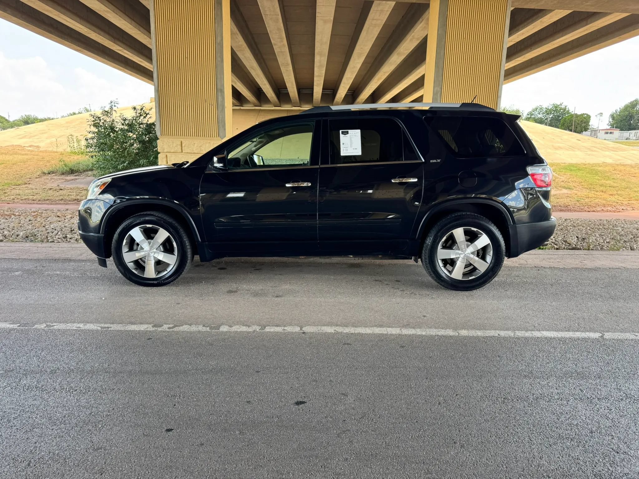 Used 2011 GMC Acadia SLT FWD image 6