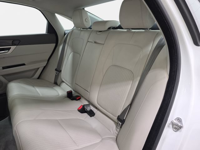 Used 2016 Jaguar XF Prestige AWD/4WD image 13