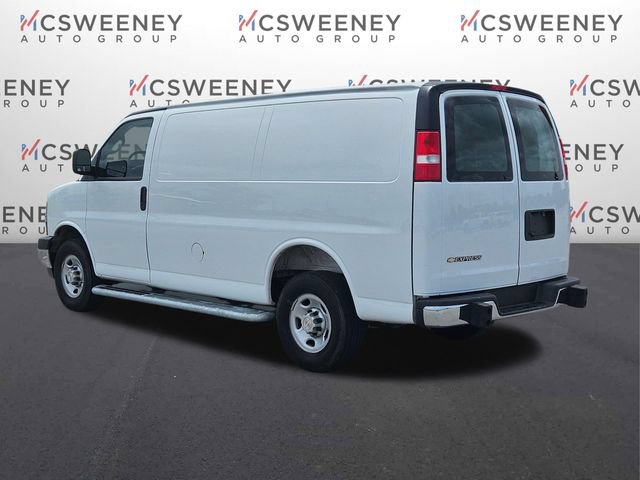 Used 2025 Chevrolet Express 2500 w/ Driver Convenience Package RWD image 3
