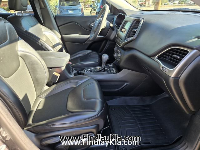 Used 2020 Jeep Cherokee Latitude Plus w/ Comfort/Convenience Group AWD/4WD image 19