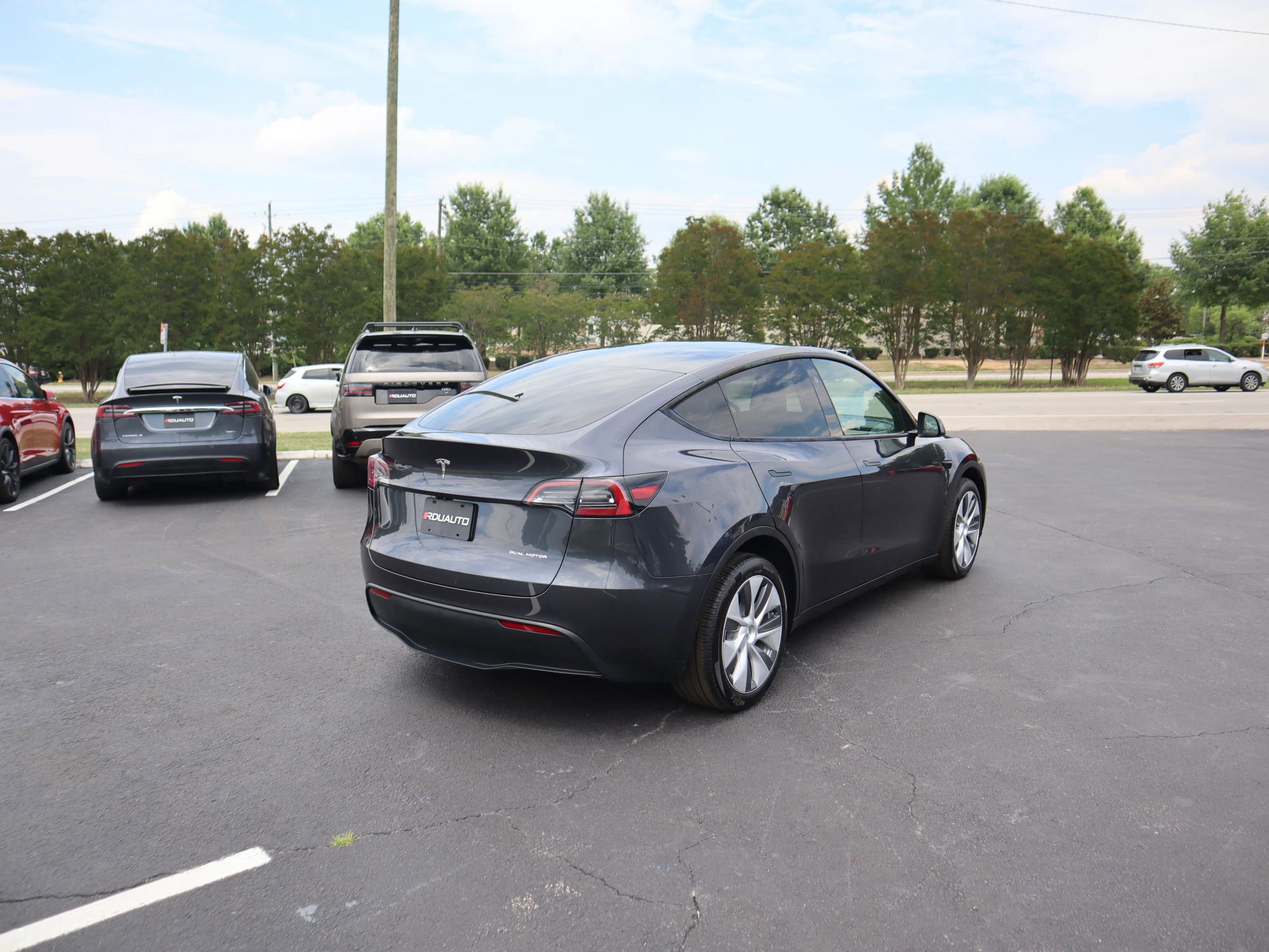 Used 2024 Tesla Model Y Long Range AWD/4WD image 10