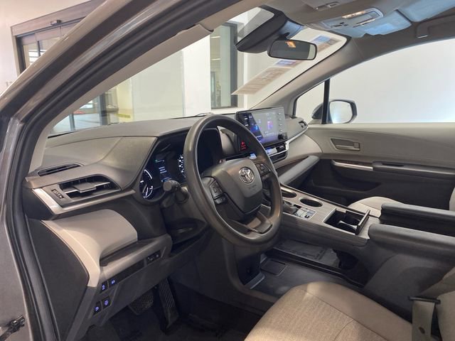Used 2023 Toyota Sienna LE image 17