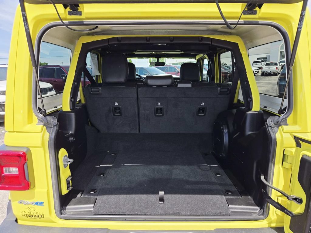Used 2023 Jeep Wrangler Unlimited Sahara w/ Cold Weather Group AWD/4WD image 14