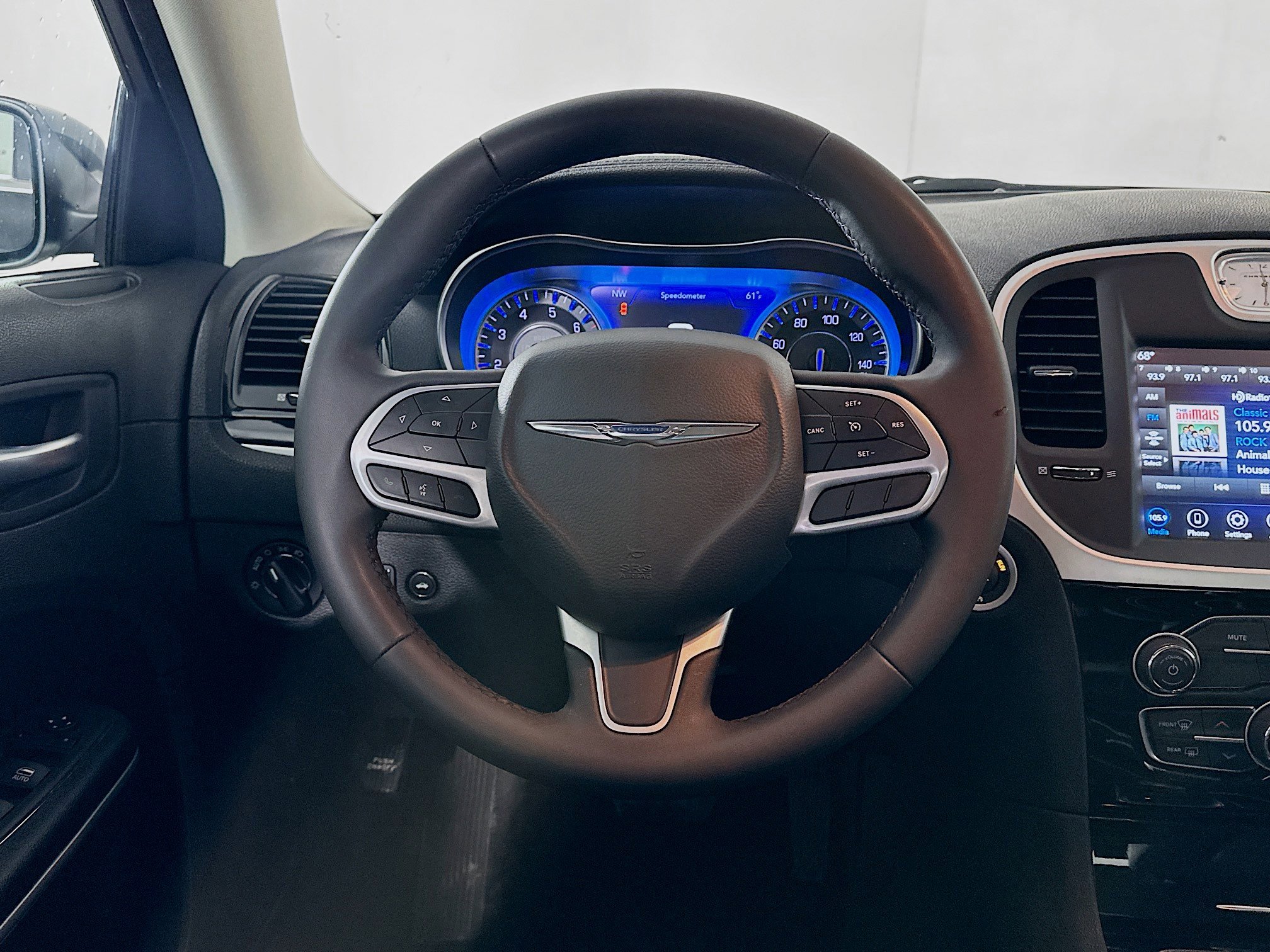 Used 2023 Chrysler 300 Touring image 17