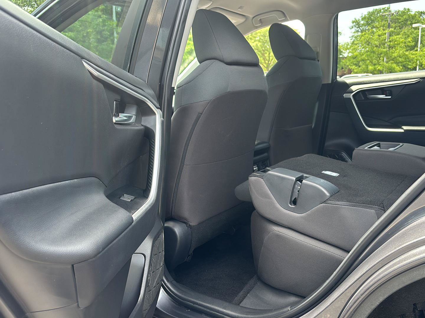 Used 2025 Toyota RAV4 XLE AWD/4WD image 27
