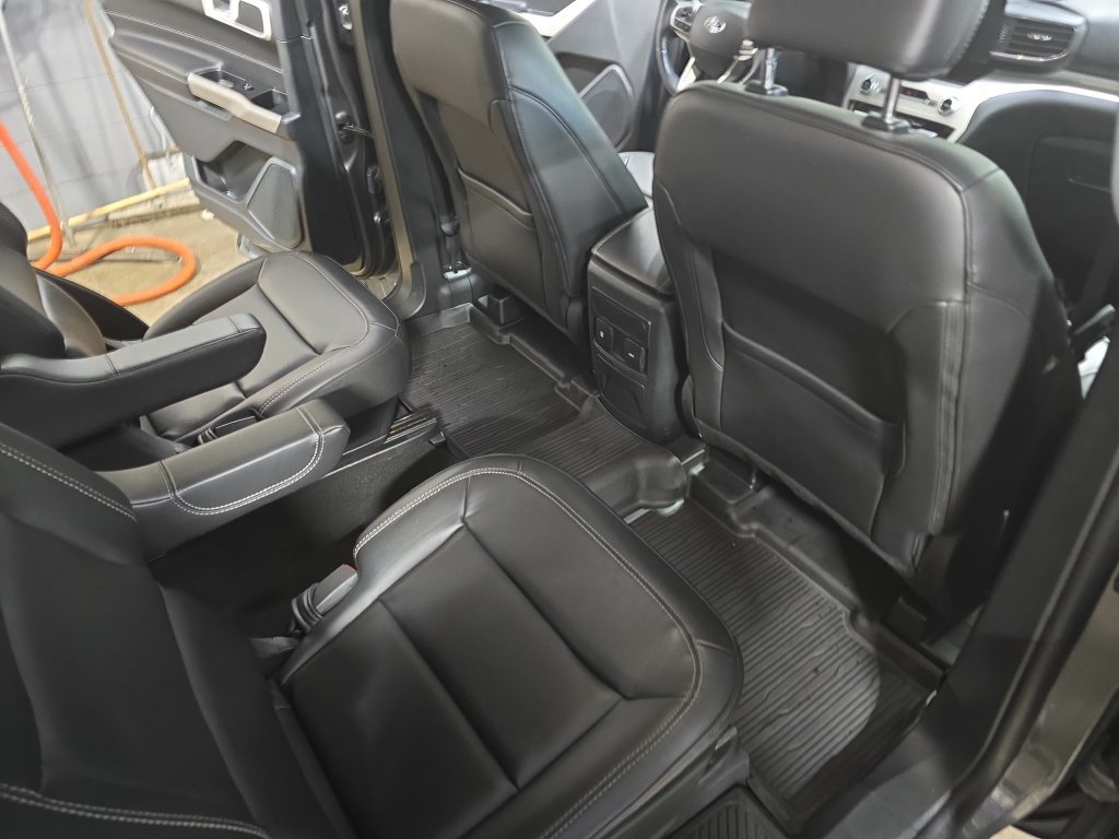 Used 2023 Ford Explorer XLT w/ Equipment Group 202A AWD/4WD image 12