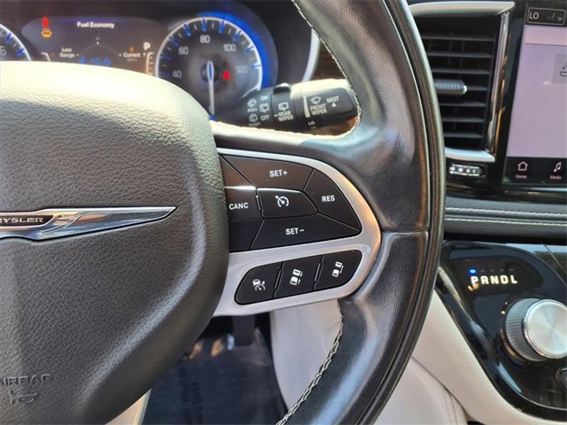 Used 2022 Chrysler Pacifica Limited image 18