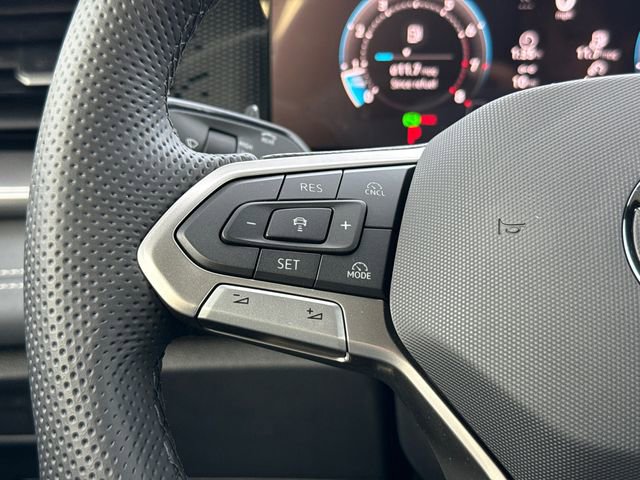 New 2026 Volkswagen Tiguan SE R-Line image 37