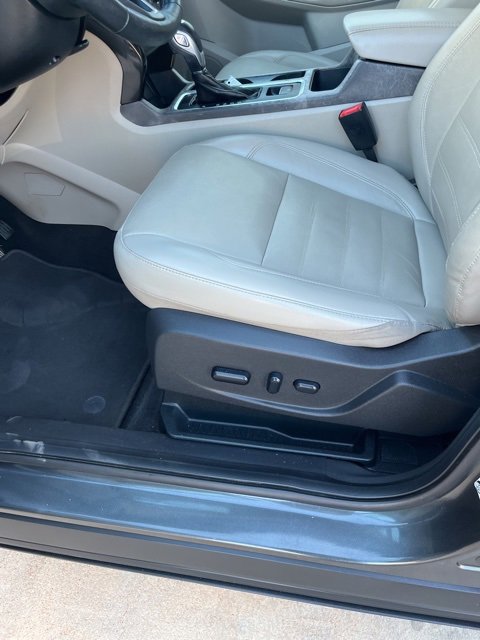 Used 2019 Ford Escape Titanium image 11