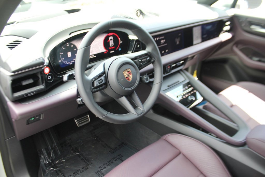 Used 2025 Porsche Macan Electric image 4