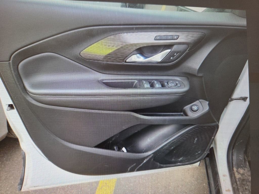 Used 2023 GMC Terrain SLT w/ Tech Package image 13