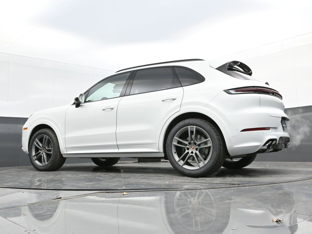 Certified 2025 Porsche Cayenne AWD/4WD image 39