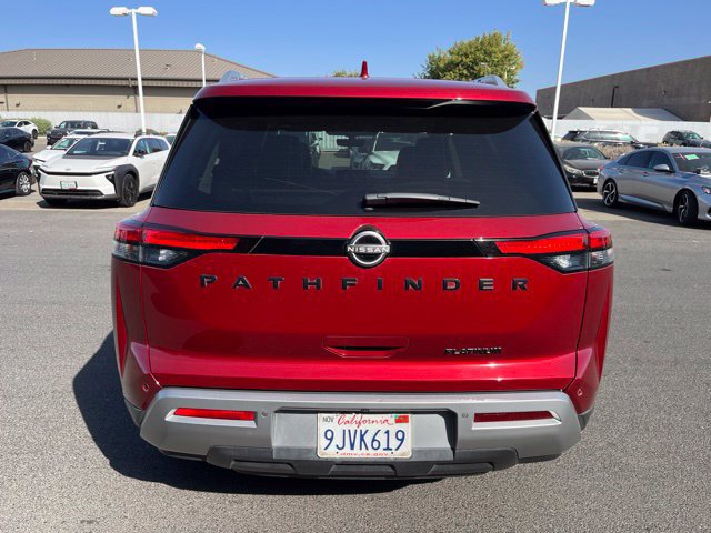 Used 2024 Nissan Pathfinder Platinum FWD image 4