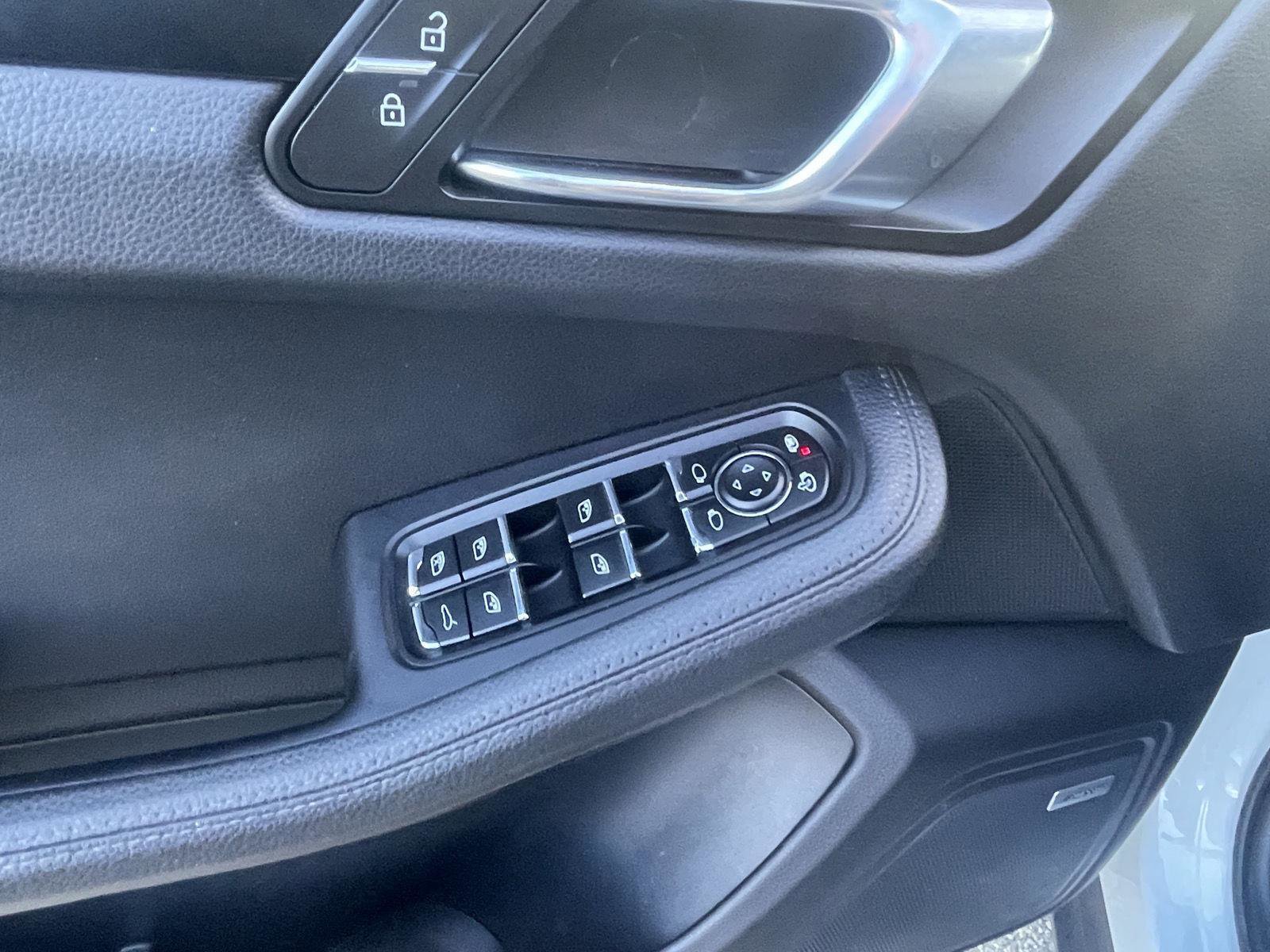 Used 2021 Porsche Macan image 12