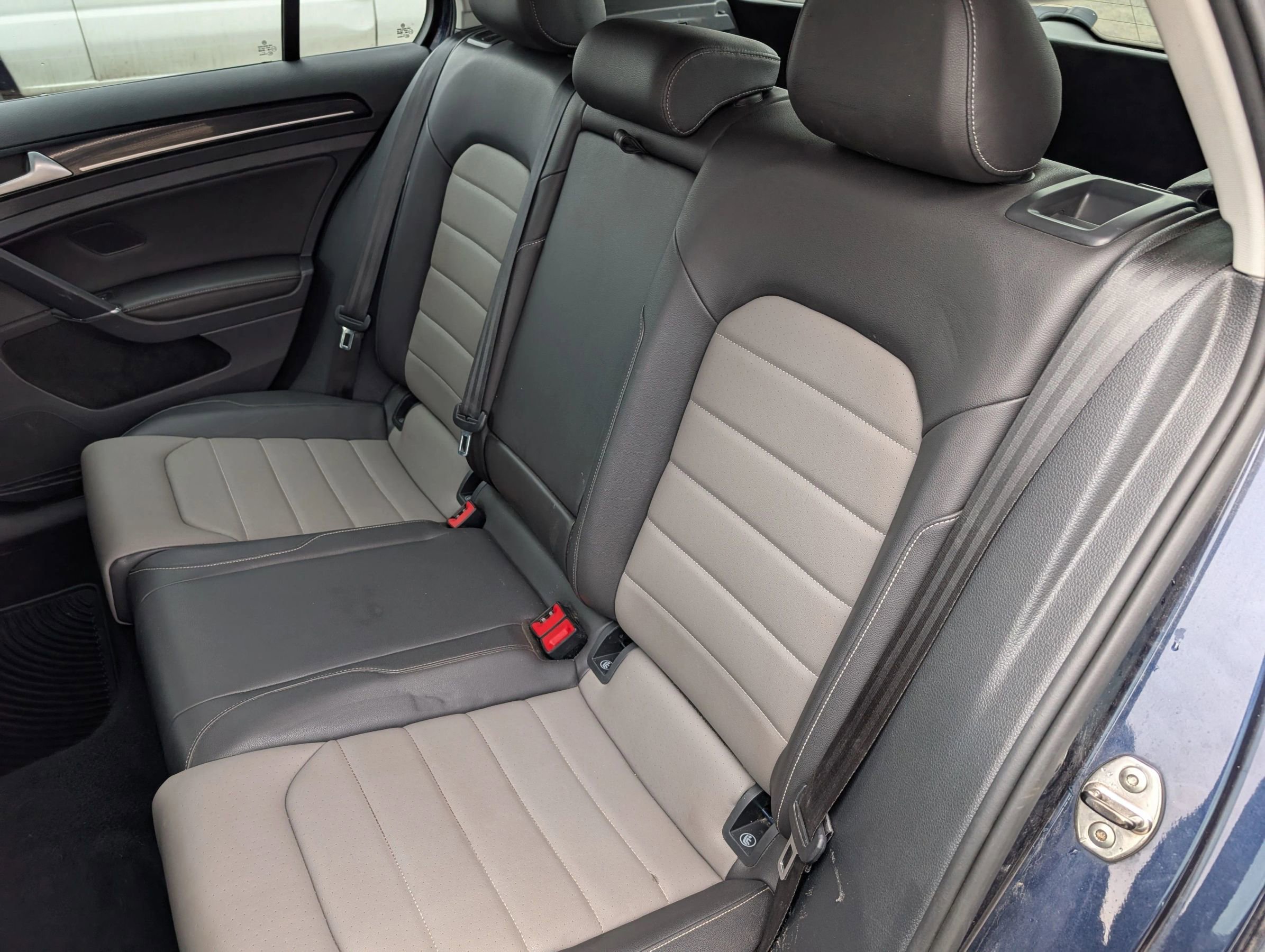 Used 2015 Volkswagen Golf TDI S image 17