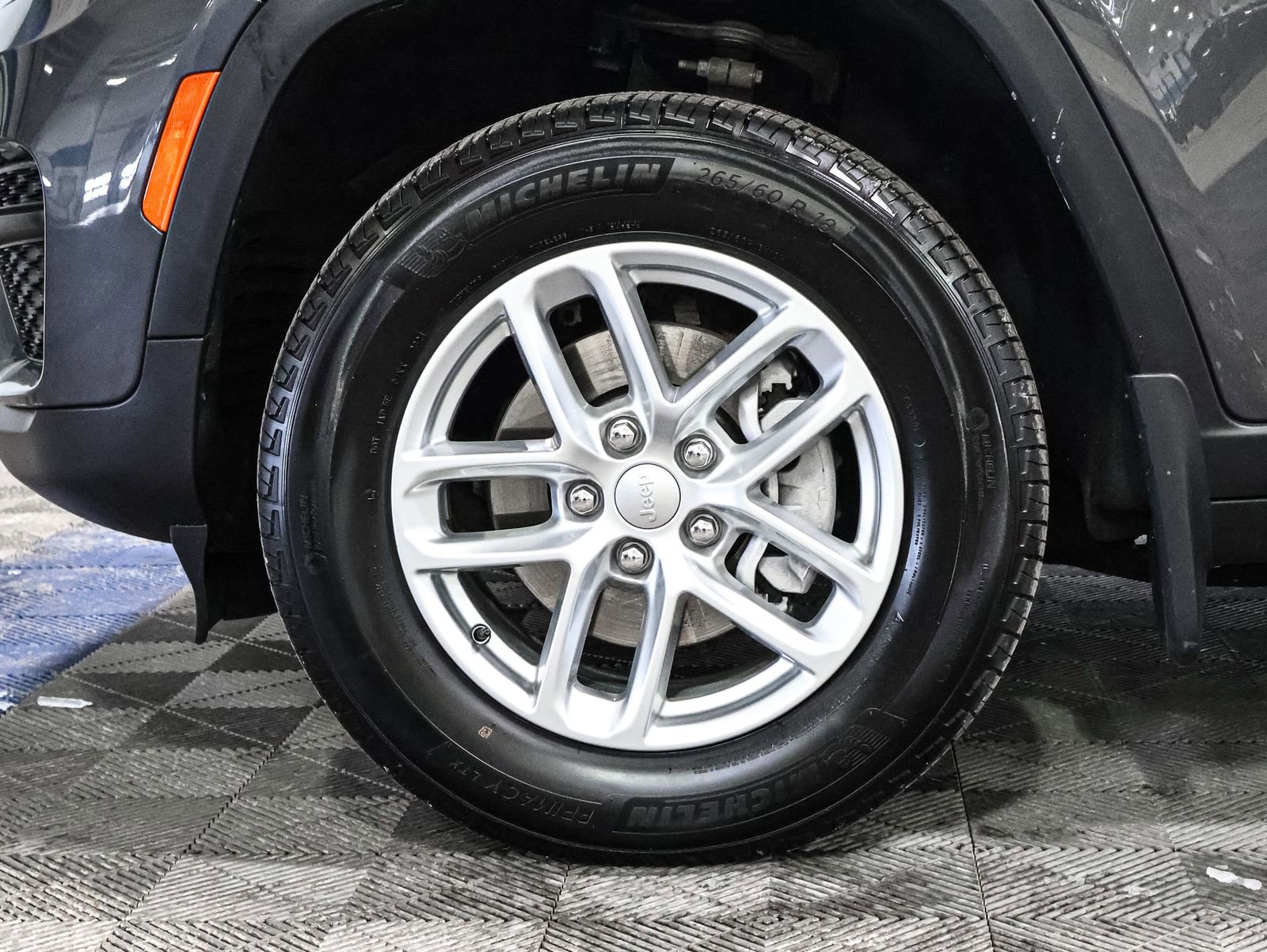 Used 2024 Jeep Grand Cherokee Laredo X w/ Luxury Tech Group I image 19