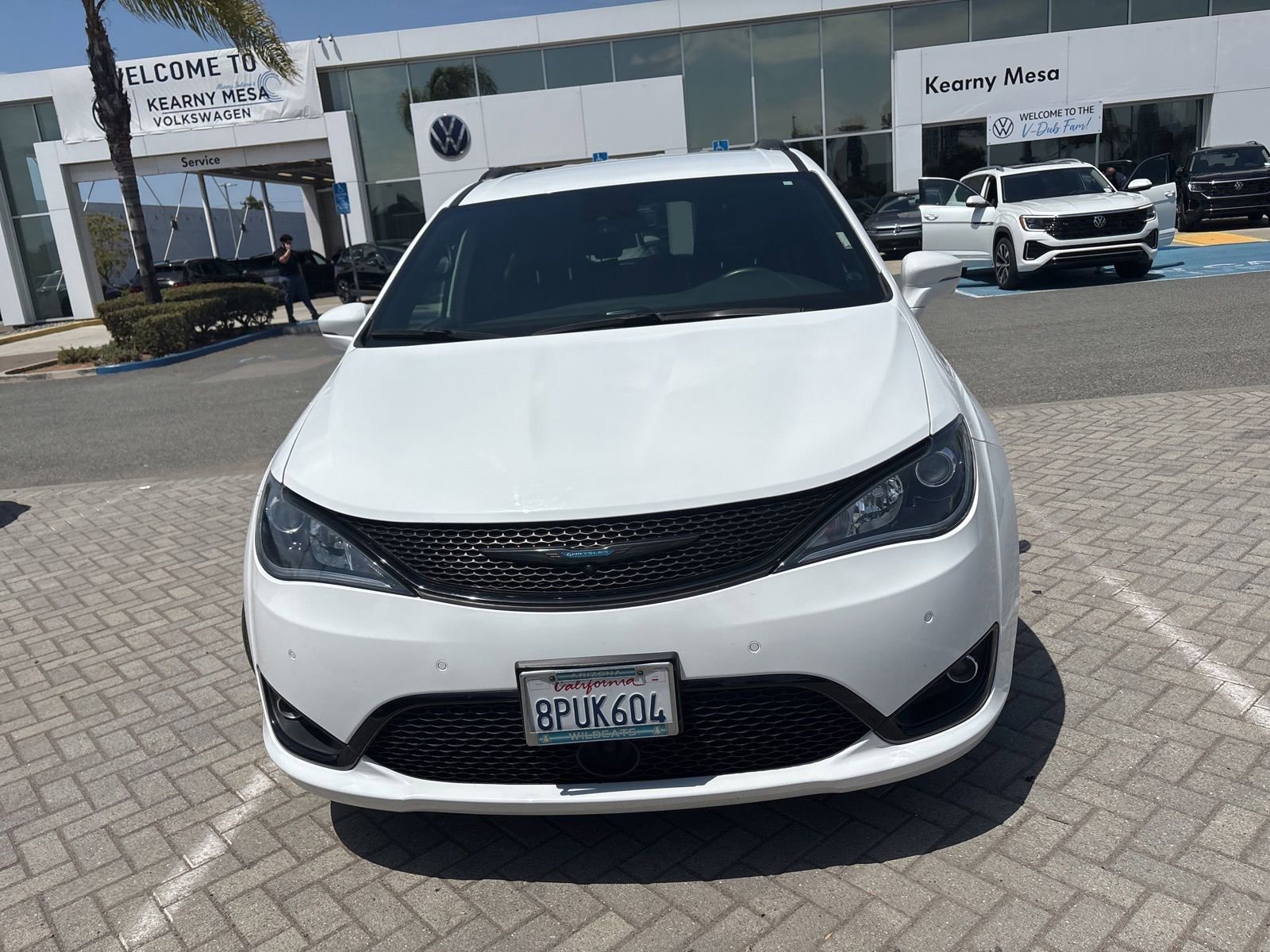 Used 2020 Chrysler Pacifica Limited w/ Advanced Safetytec Group FWD image 3