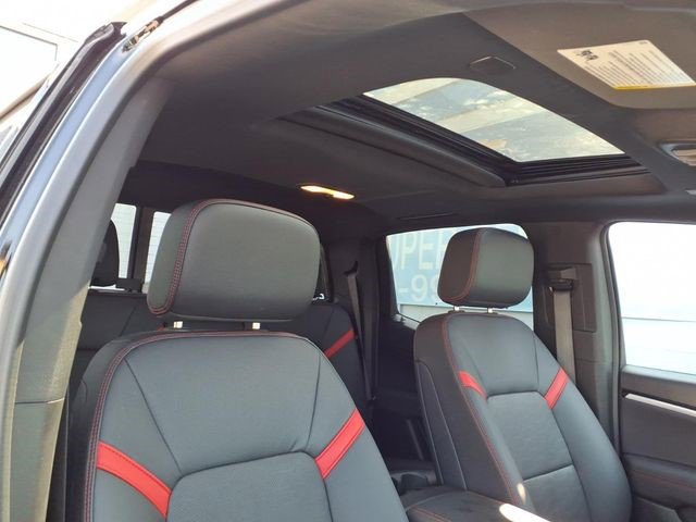 Certified 2025 Chevrolet Colorado Z71 w/ Midnight Edition AWD/4WD image 19