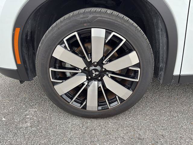 Used 2025 Mitsubishi Outlander SE FWD image 9